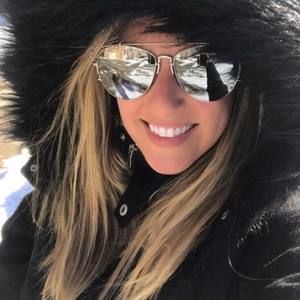 Meet your Posher, Larissa